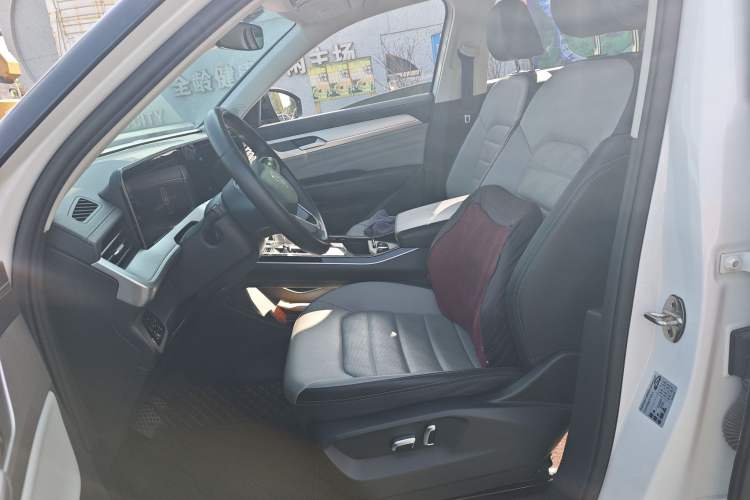 Used Volkswagen Tavendor 2023 330TSI Luxury Touring Edition Left Front Seat