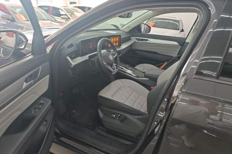Used Volkswagen Tavendor 2023 330TSI Luxury Touring Edition Left Front Seat