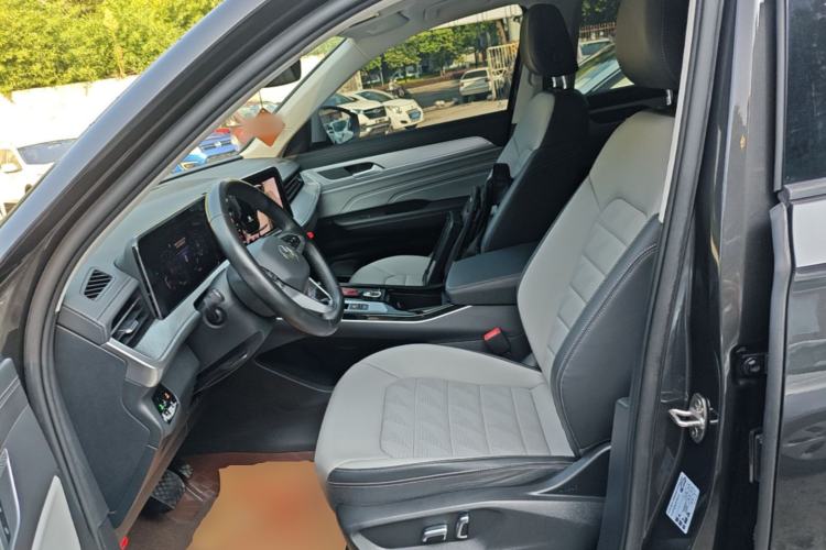 Used Volkswagen Tavendor 2023 330TSI Luxury Touring Edition Left Front Seat