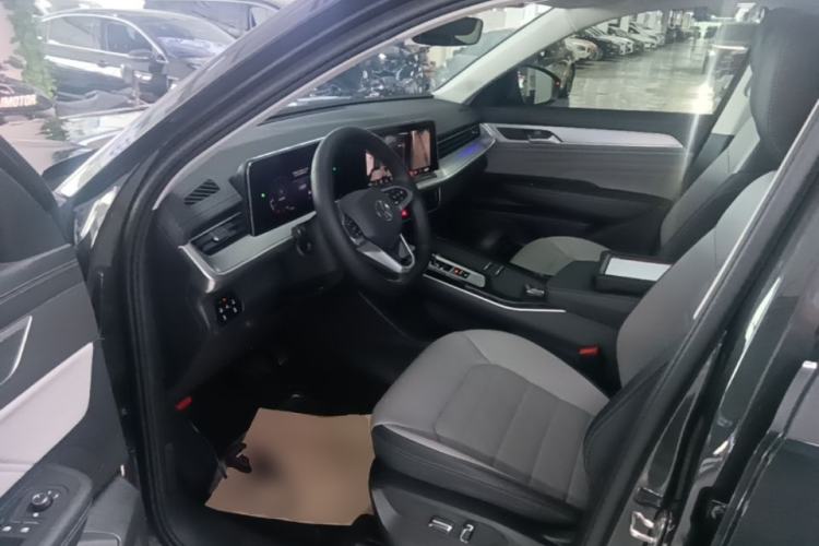 Used Volkswagen Tavendor 2023 330TSI Luxury Touring Edition Left Front Seat