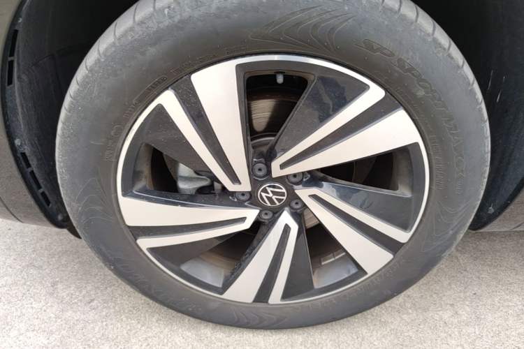 Used Volkswagen Tavendor 2023 380TSI Four-Wheel Drive R-Line Cruise Edition Left Front Wheel Hub