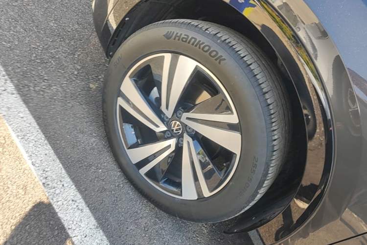 Used Volkswagen Tavendor 2023 380TSI Four-Wheel Drive R-Line Cruise Edition Left Front Wheel Hub