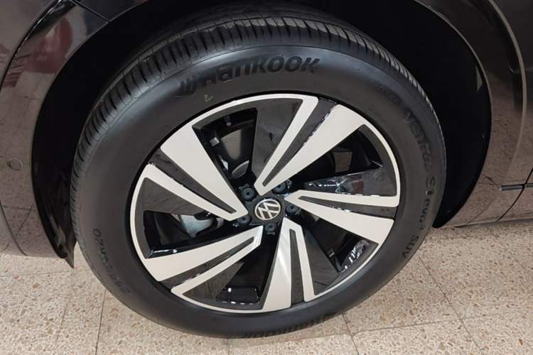 Used Volkswagen Tavendor 2023 380TSI Four-Wheel Drive R-Line Cruise Edition Left Front Wheel Hub