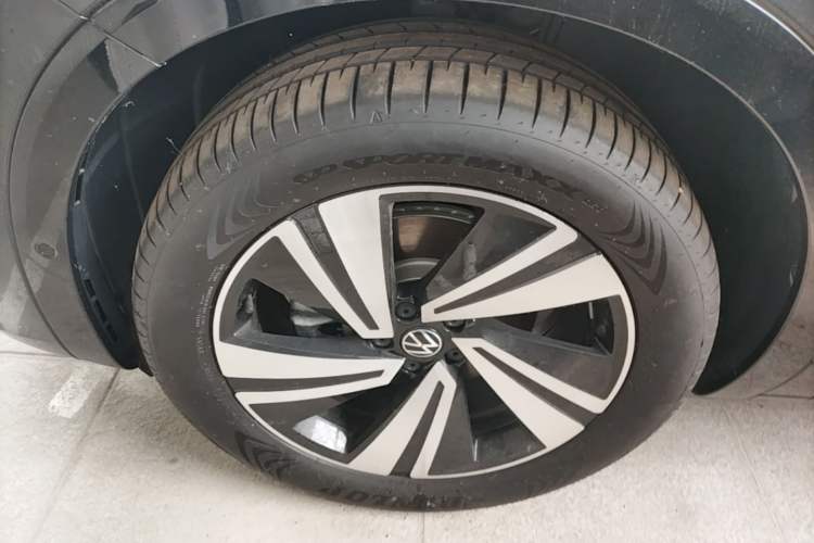 Used Volkswagen Tavendor 2023 380TSI Four-Wheel Drive R-Line Cruise Edition Left Front Wheel Hub