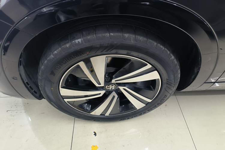 Used Volkswagen Tavendor 2023 380TSI Four-Wheel Drive R-Line Cruise Edition Left Front Wheel Hub