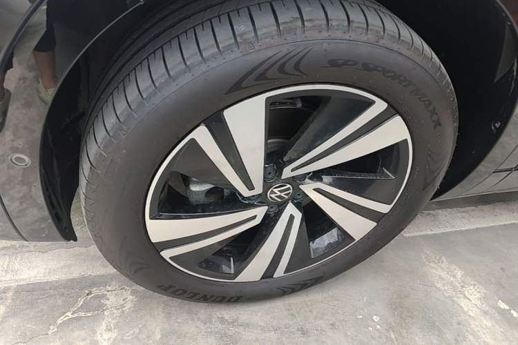 Used Volkswagen Tavendor 2023 380TSI Four-Wheel Drive R-Line Cruise Edition Left Front Wheel Hub