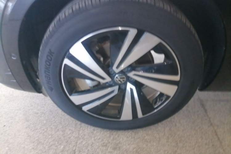 Used Volkswagen Tavendor 2023 380TSI Four-Wheel Drive R-Line Cruise Edition Left Front Wheel Hub