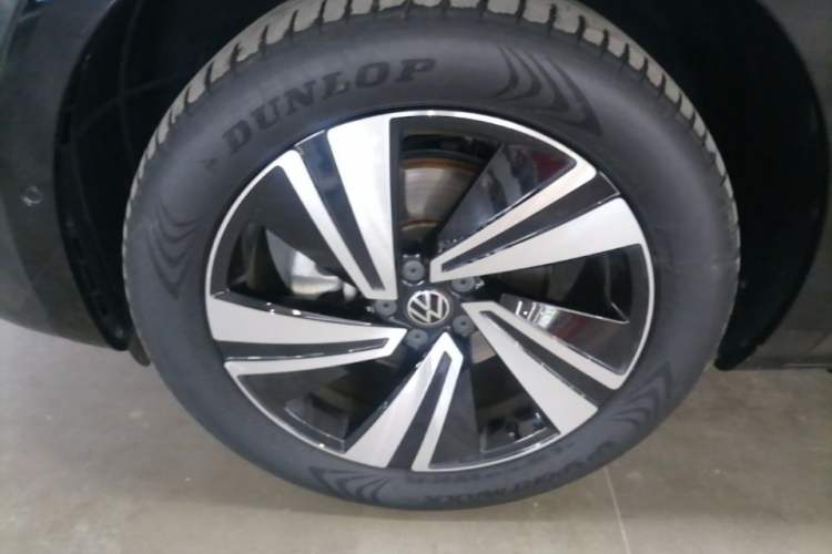 Used Volkswagen Tavendor 2023 380TSI Four-Wheel Drive R-Line Cruise Edition Left Front Wheel Hub