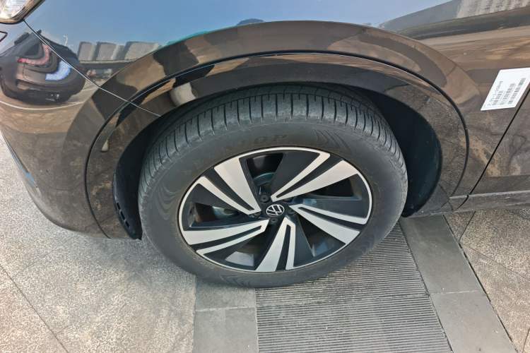 Used Volkswagen Tavendor 2023 380TSI Four-Wheel Drive R-Line Cruise Edition Left Front Wheel Hub