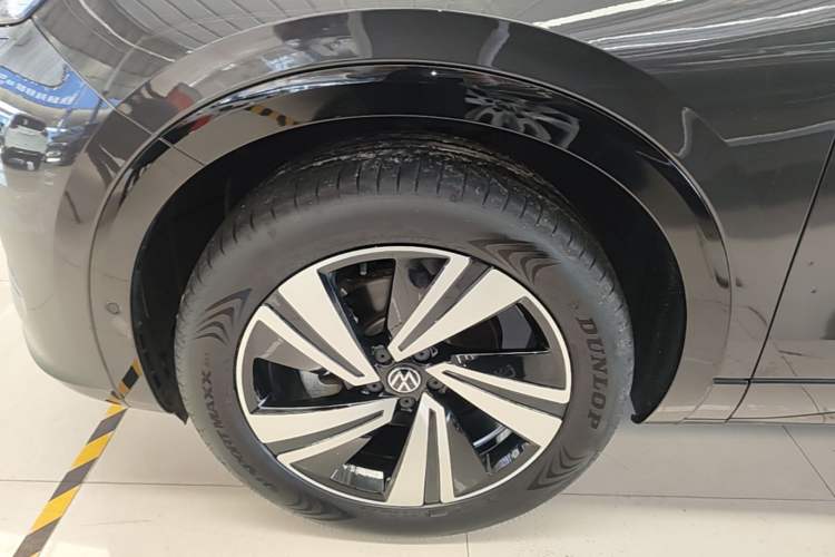 Used Volkswagen Tavendor 2023 380TSI Four-Wheel Drive R-Line Cruise Edition Left Front Wheel Hub