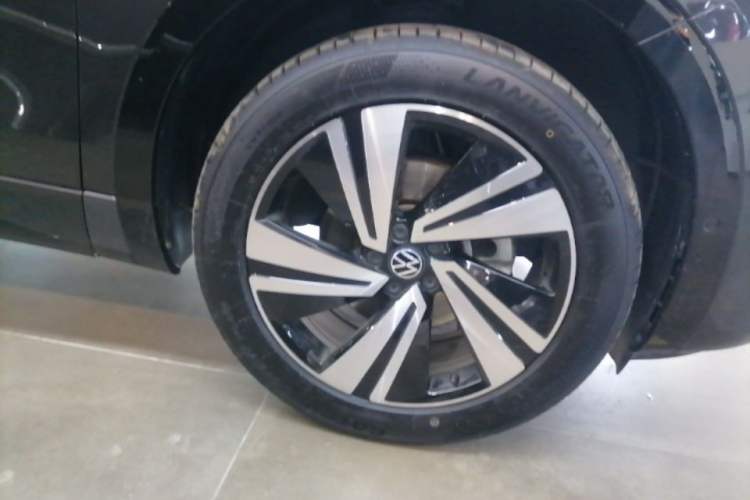 Used Volkswagen Tavendor 2023 380TSI Four-Wheel Drive R-Line Cruise Edition Left Front Wheel Hub