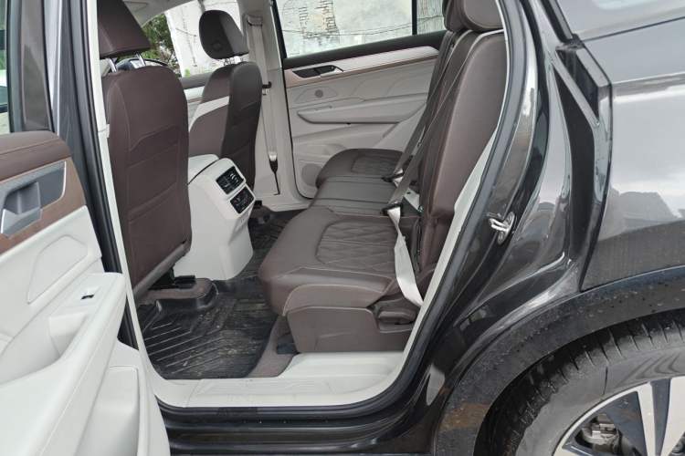 Used Volkswagen Tavendor 2023 380TSI Four-Wheel Drive R-Line Cruise Edition Left Rear Seat