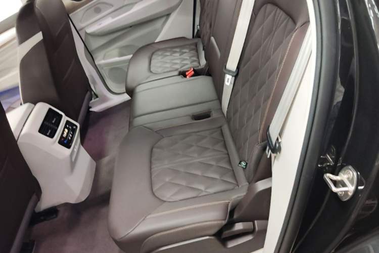 Used Volkswagen Tavendor 2023 380TSI Four-Wheel Drive R-Line Cruise Edition Left Rear Seat