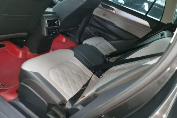 Used Volkswagen Tavendor 2023 380TSI Four-Wheel Drive R-Line Cruise Edition Left Rear Seat