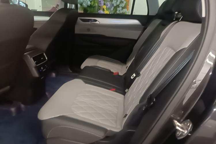 Used Volkswagen Tavendor 2023 380TSI Four-Wheel Drive R-Line Cruise Edition Left Rear Seat
