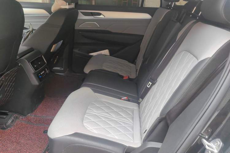 Used Volkswagen Tavendor 2023 380TSI Four-Wheel Drive R-Line First Edition Left Rear Seat