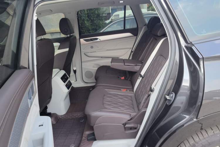 Used Volkswagen Tavendor 2023 380TSI Four-Wheel Drive R-Line Cruise Edition Left Rear Seat