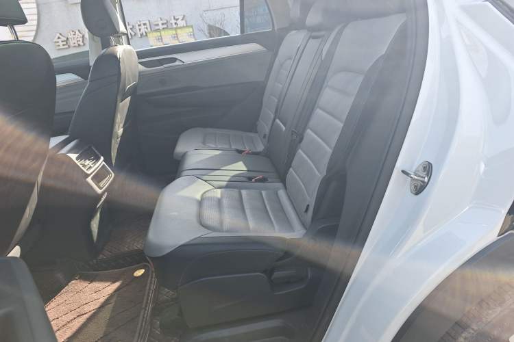 Used Volkswagen Tavendor 2023 330TSI Luxury Touring Edition Left Rear Seat