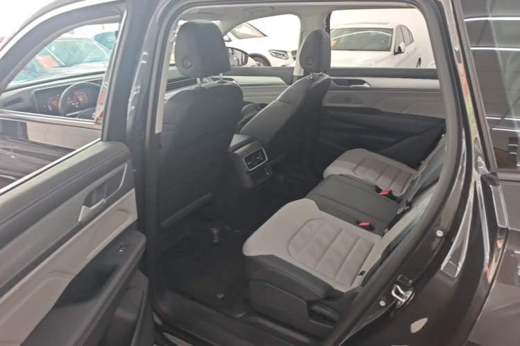 Used Volkswagen Tavendor 2023 330TSI Luxury Touring Edition Left Rear Seat