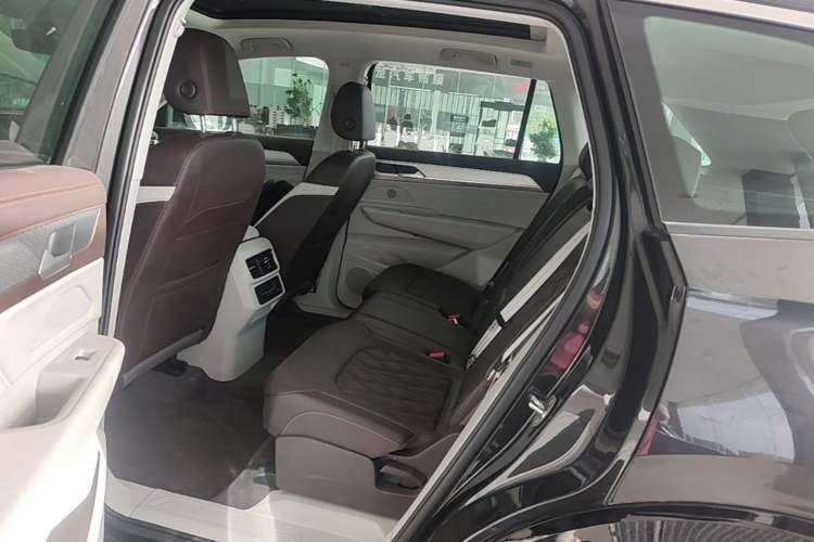 Used Volkswagen Tavendor 2023 380TSI Four-Wheel Drive R-Line Cruise Edition Left Rear Seat