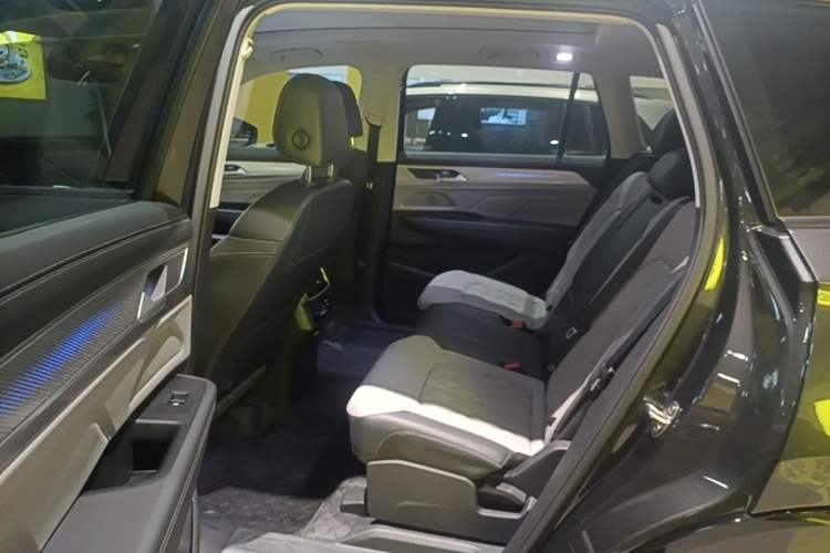 Used Volkswagen Tavendor 2023 380TSI Four-Wheel Drive R-Line Cruise Edition Left Rear Seat
