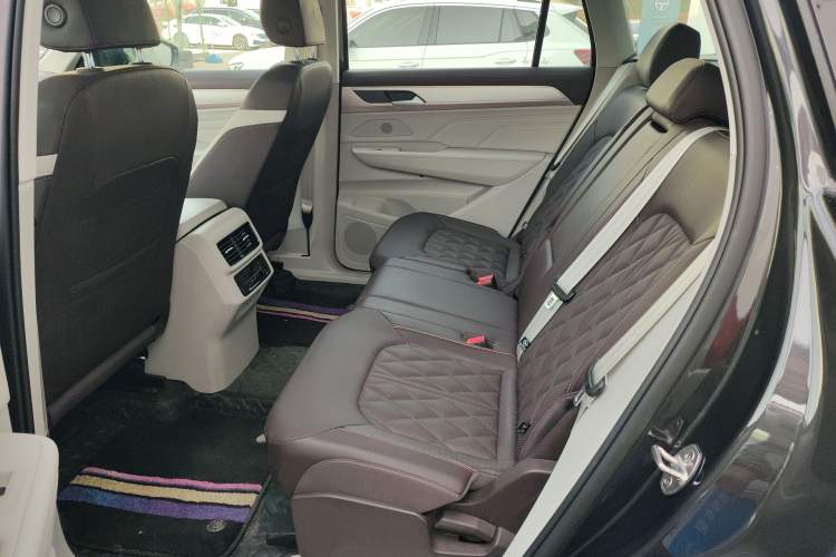 Used Volkswagen Tavendor 2023 380TSI Four-Wheel Drive R-Line Cruise Edition Left Rear Seat
