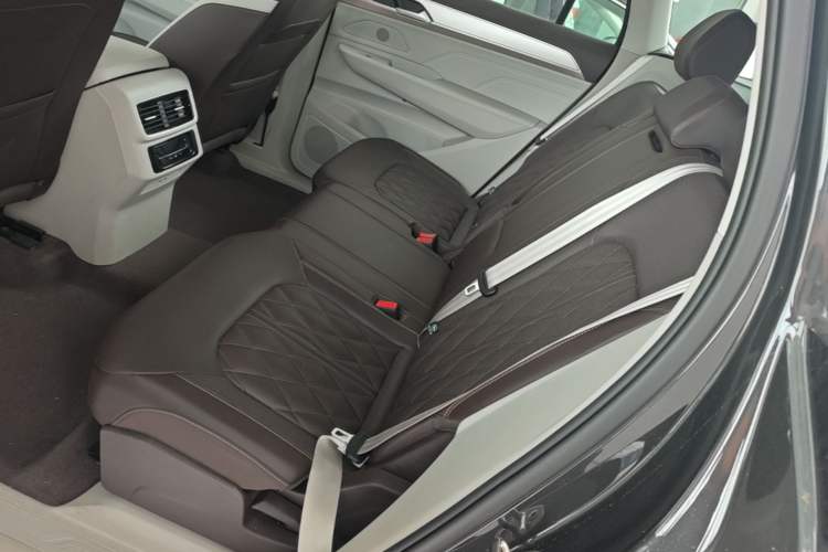 Used Volkswagen Tavendor 2023 380TSI Four-Wheel Drive R-Line Cruise Edition Left Rear Seat