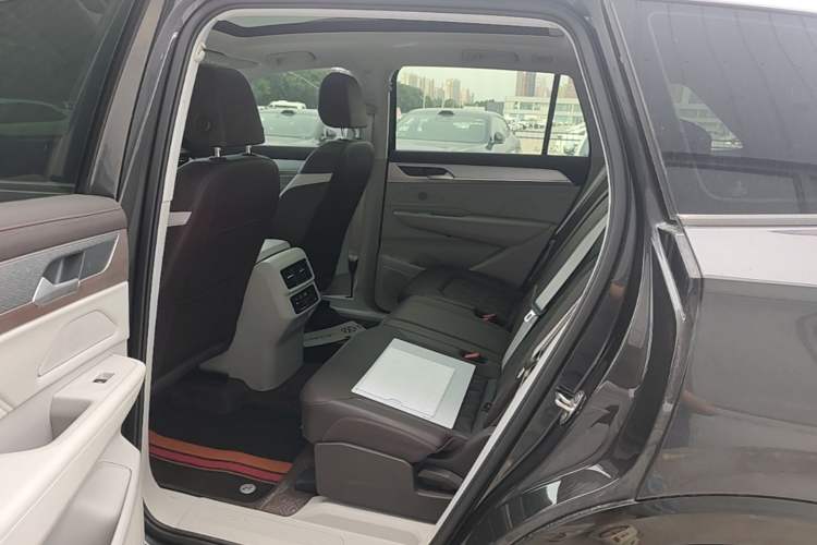 Used Volkswagen Tavendor 2023 380TSI Four-Wheel Drive R-Line Cruise Edition Left Rear Seat