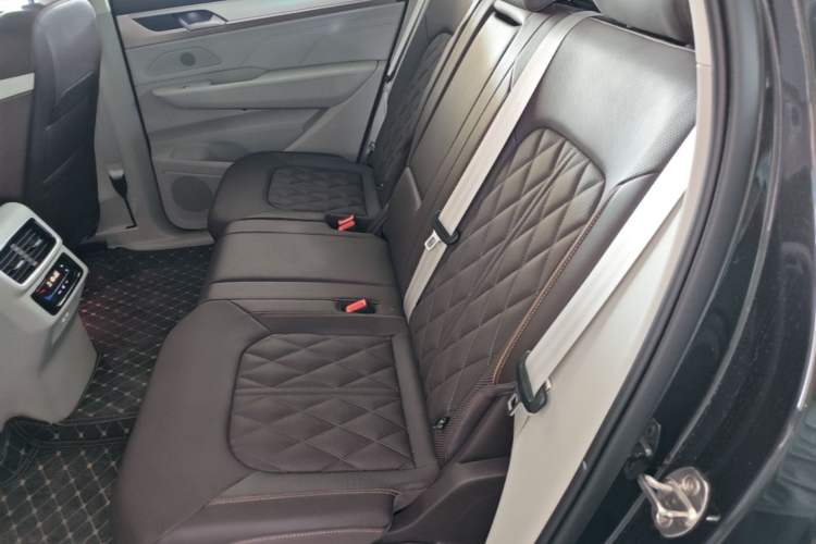 Used Volkswagen Tavendor 2023 380TSI Four-Wheel Drive R-Line Cruise Edition Left Rear Seat