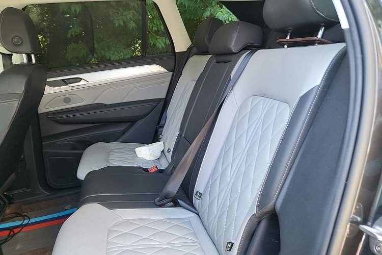 Used Volkswagen Tavendor 2023 380TSI Four-Wheel Drive R-Line Cruise Edition Left Rear Seat