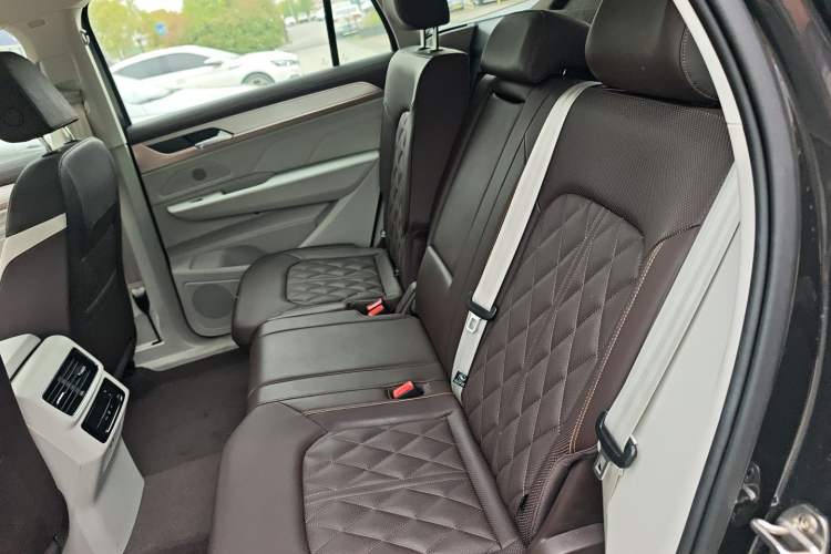Used Volkswagen Tavendor 2023 380TSI Four-Wheel Drive R-Line Cruise Edition Left Rear Seat