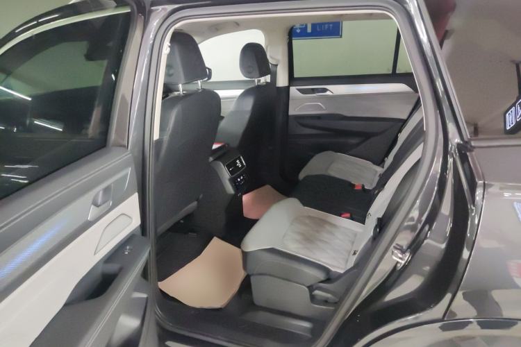 Used Volkswagen Tavendor 2023 380TSI Four-Wheel Drive R-Line First Edition Left Rear Seat