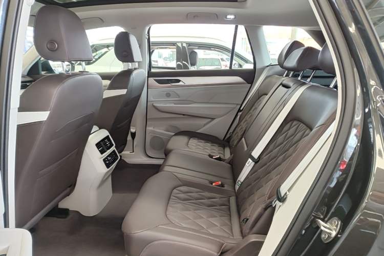 Used Volkswagen Tavendor 2023 380TSI Four-Wheel Drive R-Line Cruise Edition Left Rear Seat