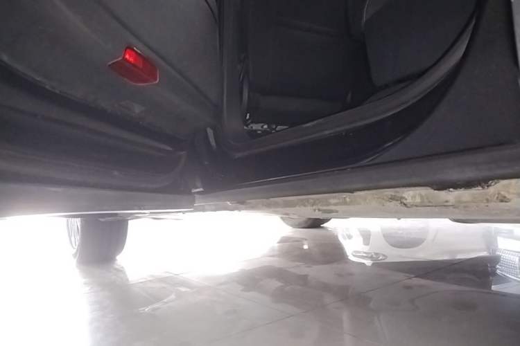 Used Volkswagen Tavendor 2023 330TSI Luxury Touring Edition Left Side Sill