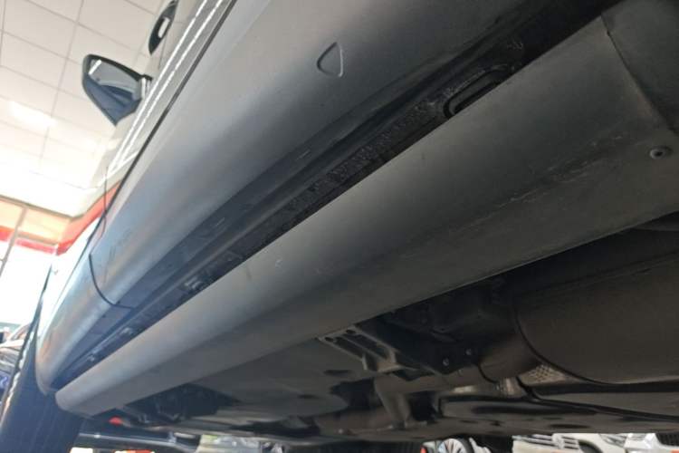 Used Volkswagen Tavendor 2023 330TSI Luxury Touring Edition Left Side Sill
