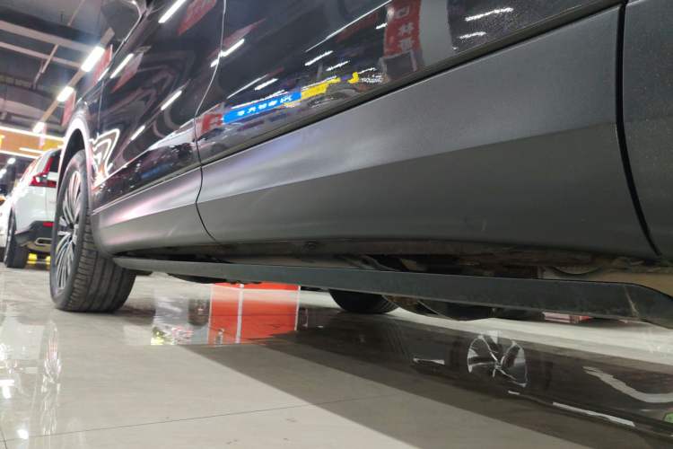 Used Volkswagen Tavendor 2023 330TSI Luxury Touring Edition Left Side Sill