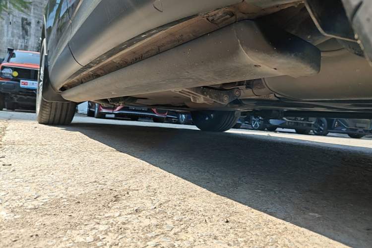 Used Volkswagen Tavendor 2023 330TSI Luxury Touring Edition Left Side Sill