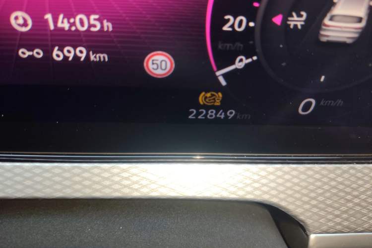 Used Volkswagen Tavendor 2023 330TSI Luxury Touring Edition Odometer Close Up