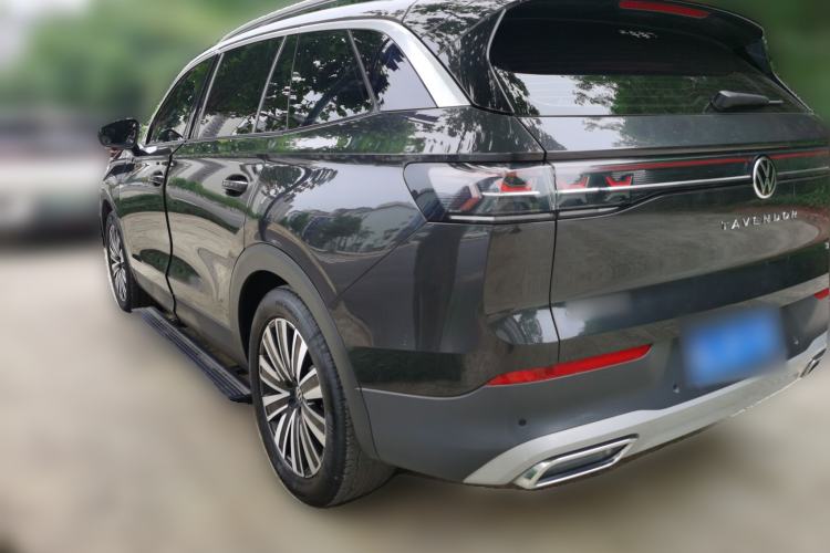 Used Volkswagen Tavendor 2023 330TSI Luxury Touring Edition Rear Left 45 Deg