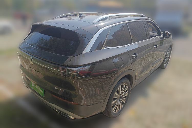 Used Volkswagen Tavendor 2023 330TSI Luxury Touring Edition Rear Right 45 Deg