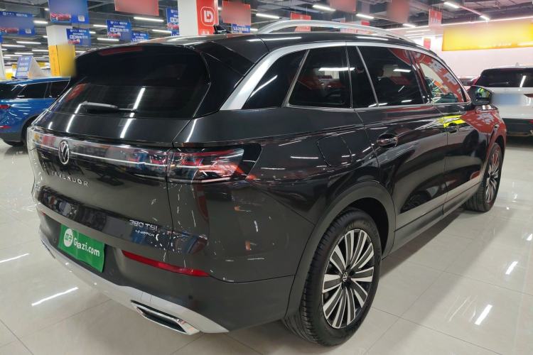 Used Volkswagen Tavendor 2023 330TSI Luxury Touring Edition Rear Right 45 Deg