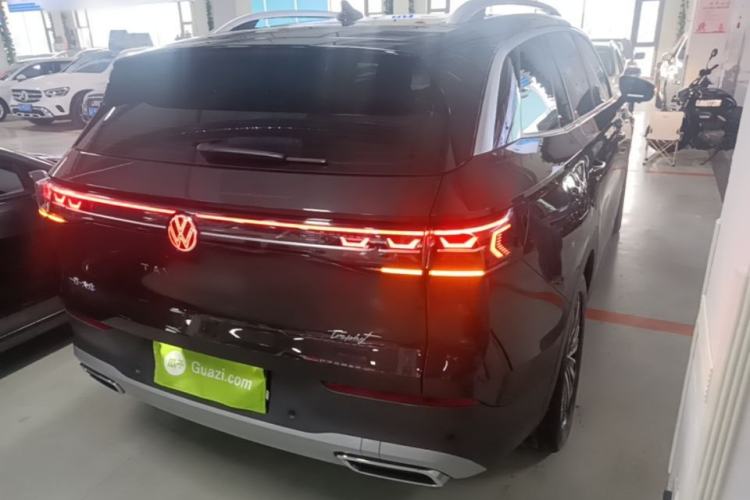 Used Volkswagen Tavendor 2023 330TSI Luxury Touring Edition Rear Right 45 Deg