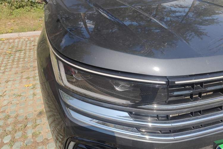 Used Volkswagen Tavendor 2023 330TSI Luxury Touring Edition Right Front Headlight