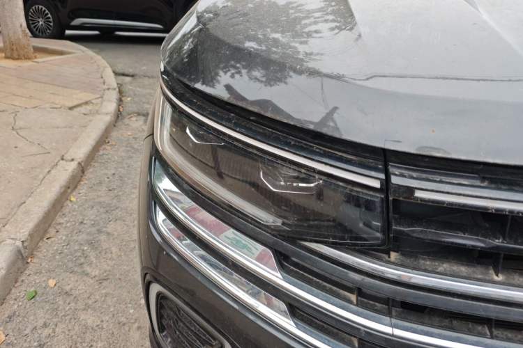 Used Volkswagen Tavendor 2023 330TSI Luxury Touring Edition Right Front Headlight