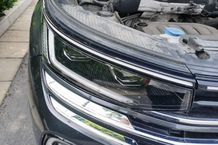 Used Volkswagen Tavendor 2023 330TSI Luxury Touring Edition Right Front Headlight