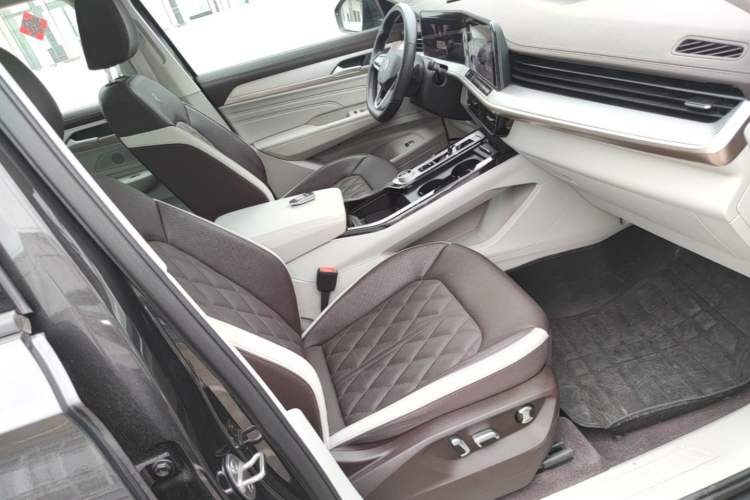 Used Volkswagen Tavendor 2023 380TSI Four-Wheel Drive R-Line Cruise Edition Right Front Seat