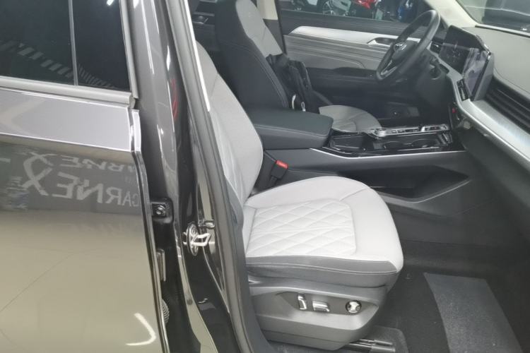 Used Volkswagen Tavendor 2023 380TSI Four-Wheel Drive R-Line Cruise Edition Right Front Seat