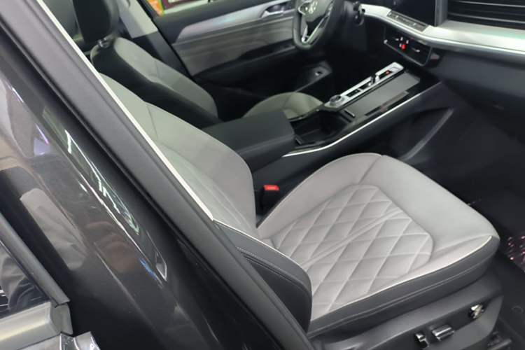 Used Volkswagen Tavendor 2023 380TSI Four-Wheel Drive R-Line Cruise Edition Right Front Seat
