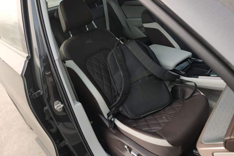 Used Volkswagen Tavendor 2023 380TSI Four-Wheel Drive R-Line Cruise Edition Right Front Seat