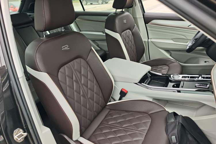 Used Volkswagen Tavendor 2023 380TSI Four-Wheel Drive R-Line Cruise Edition Right Front Seat